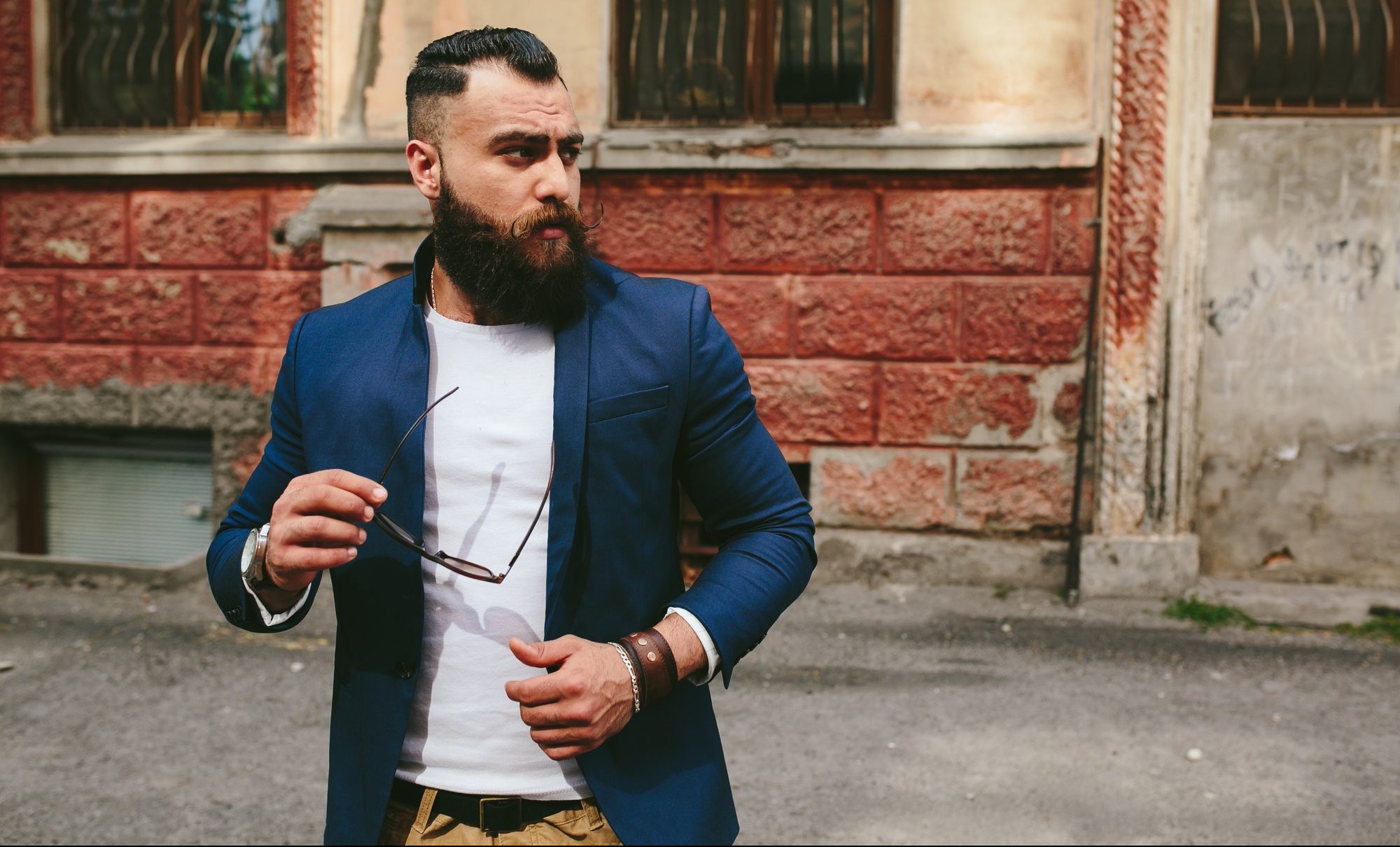stylish-cool-bearded-man-in-the-background-of-the-old-city-e1610953163312.jpg